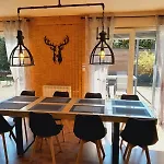 Chalet Récent - Billard - Babyfoot - Ping Pong - Mini Golf - Wifi - Jardin - Terrasse - 4 - 2 à 8 Personnes *