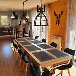 Récent - Billard - Babyfoot - Ping Pong - Mini Golf - Wifi - Jardin - Terrasse - 4 - 2 à 8 Personnes Chalet *