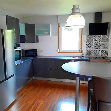 Recent - Billard - Babyfoot - Ping Pong - Mini Golf - Wifi - Jardin - Terrasse - 4 - 2 A 8 Personnes Chalet *