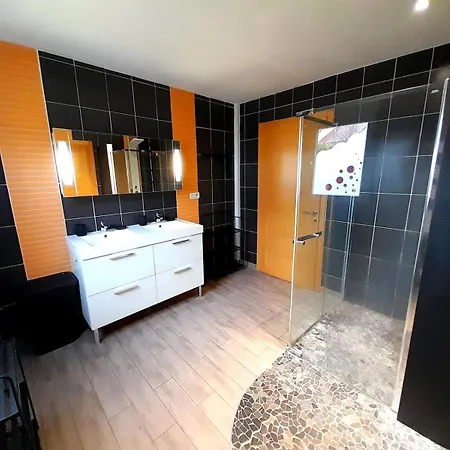 Recent - Billard - Babyfoot - Ping Pong - Mini Golf - Wifi - Jardin - Terrasse - 4 - 2 A 8 Personnes *