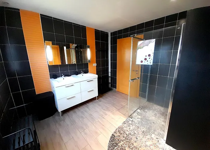 Recent - Billard - Babyfoot - Ping Pong - Mini Golf - Wifi - Jardin - Terrasse - 4 - 2 A 8 Personnes *